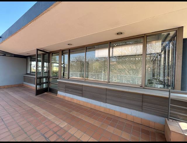 313M² OFFICE TO LET IN WOODMEAD